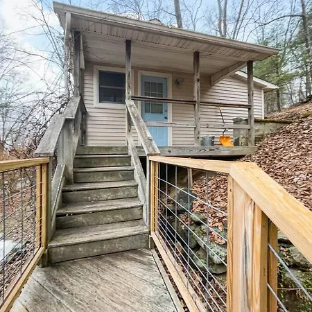 Breezy Hill Eccentric Studio Cottage